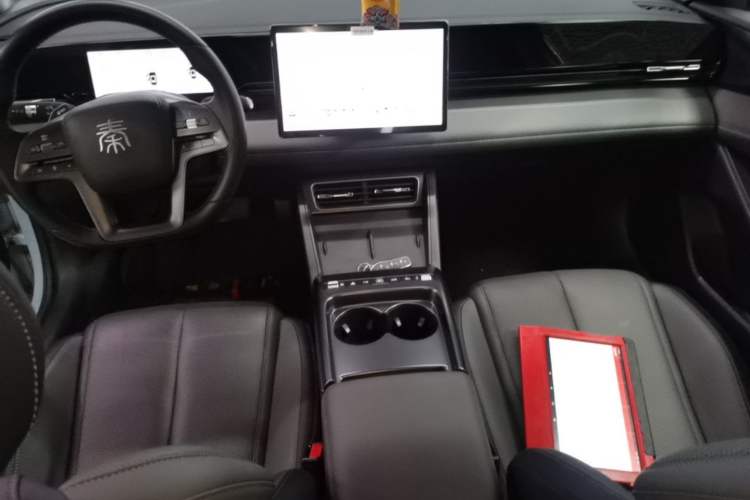 Used BYD Qin L 2025 EV 470KM Leading Edition Center Console