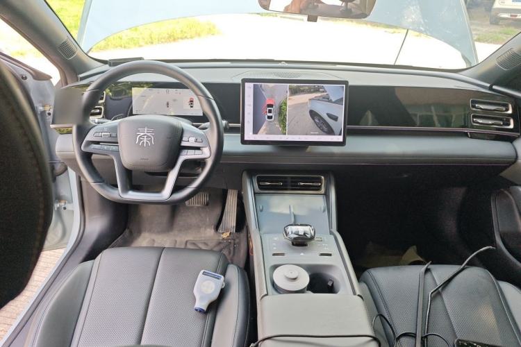Used BYD Qin L 2025 DM-i Smart Drive 80KM Leading Model Center Console