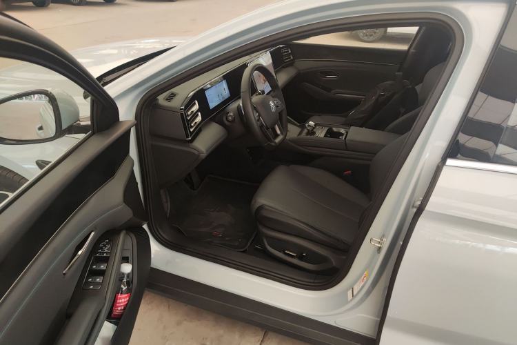 Used BYD Qin L 2025 DM-i Smart Drive 120KM Superior Model Driver Seat