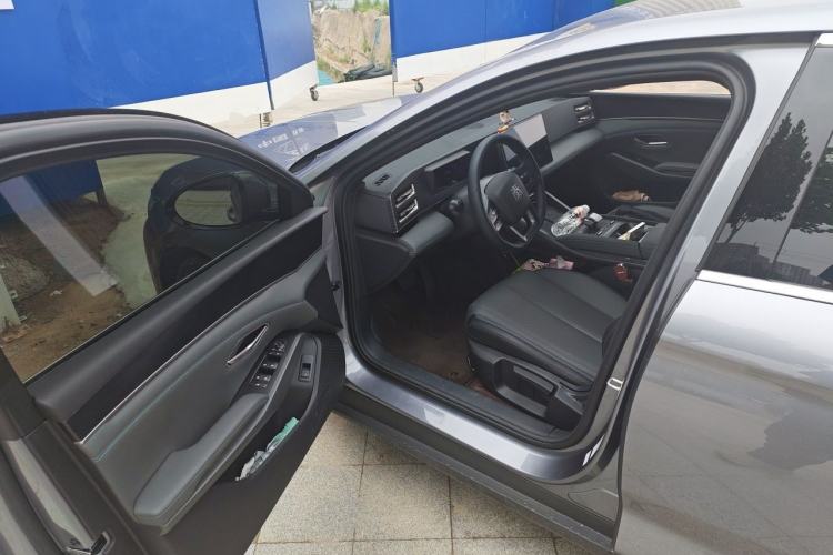 Used BYD Qin L 2025 DM-i Smart Drive 80KM Leading Model Driver Seat