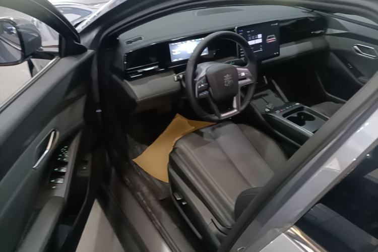 Used BYD Qin L 2025 EV 545KM Beyond Version Driver Seat