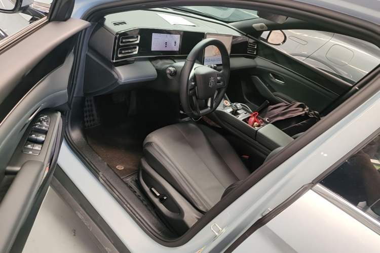 Used BYD Qin L 2025 DM-i Smart Drive 120KM Superior Model Driver Seat