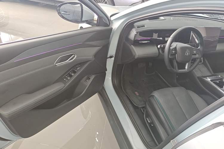 Used BYD Qin L 2025 EV 545KM Excellence Edition Driver Seat