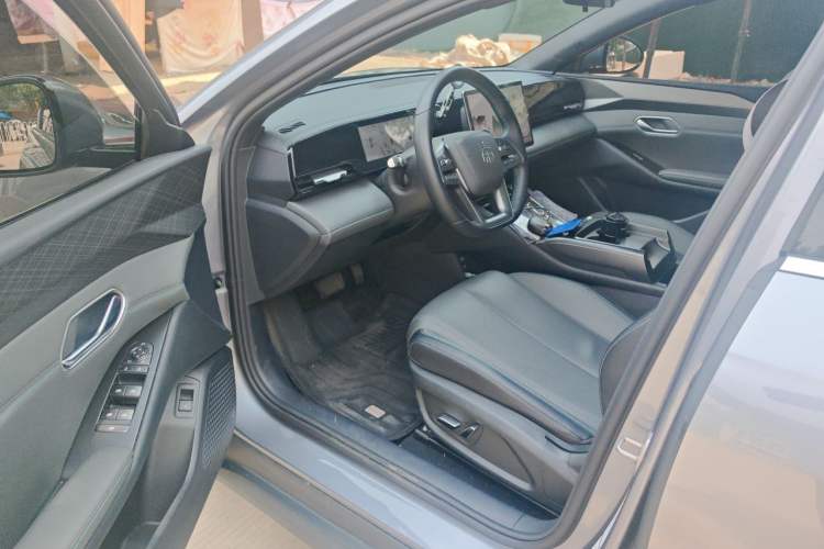 Used BYD Qin L 2025 EV 545KM Beyond Version Driver Seat