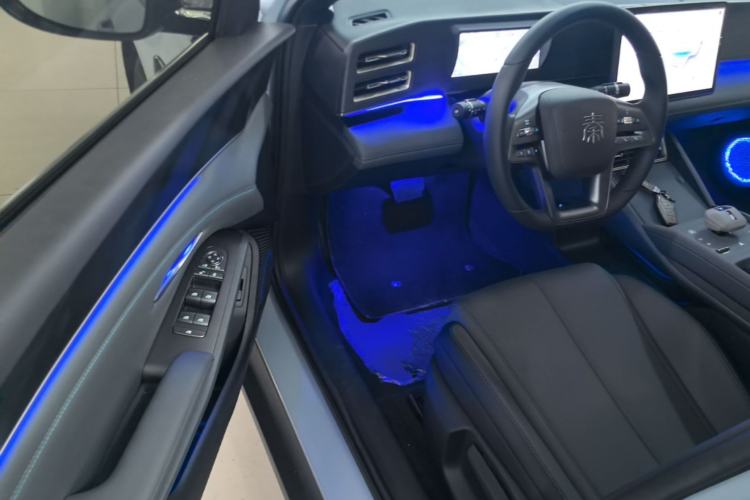 Used BYD Qin L 2025 DM-i Smart Drive 80KM Leading Model Driver Seat
