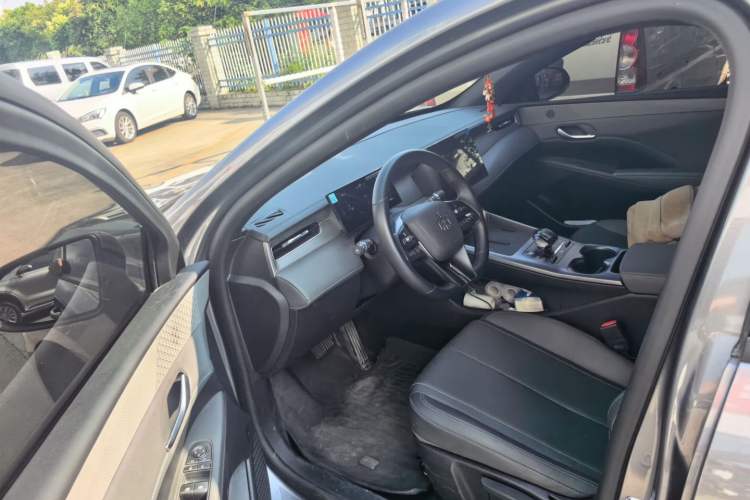 Used BYD Qin L 2025 DM-i Smart Drive 80KM Leading Model Driver Seat