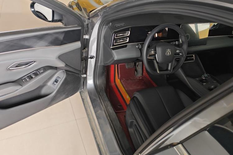 Used BYD Qin L 2025 DM-i Smart Drive 80KM Leading Model Driver Seat