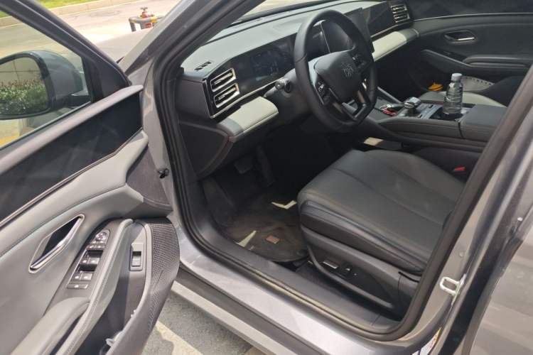 Used BYD Qin L 2025 DM-i Smart Drive 120KM Leading Model Driver Seat