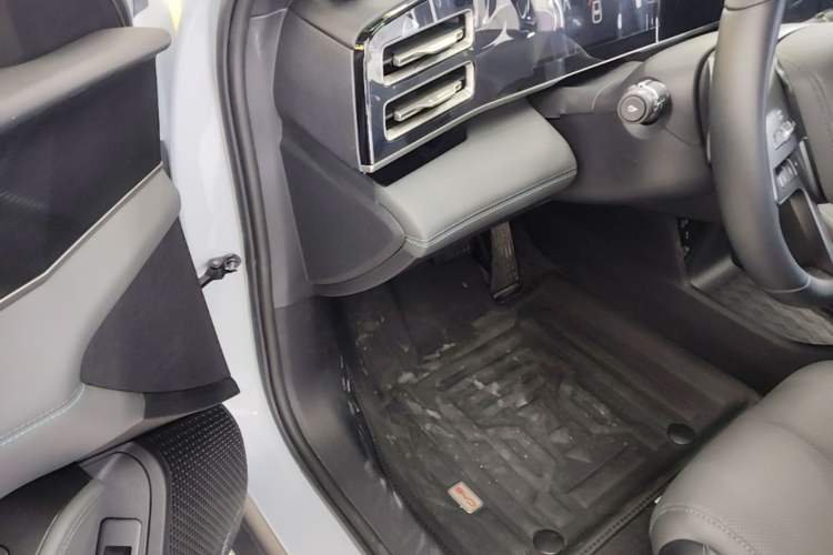 Used BYD Qin L 2025 DM-i Smart Drive 120KM Superior Model Driver Seat