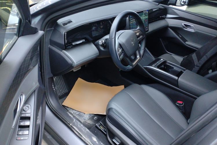 Used BYD Qin L 2025 EV 545KM Beyond Version Driver Seat