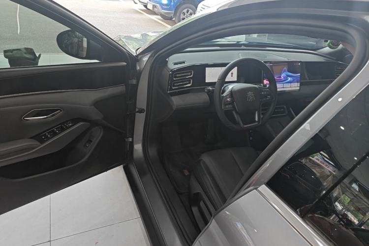 Used BYD Qin L 2025 DM-i Smart Drive 80KM Leading Model Driver Seat