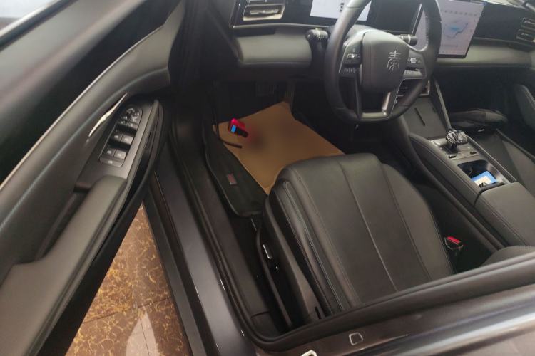 Used BYD Qin L 2025 DM-i Smart Drive 120KM Leading Model Driver Seat