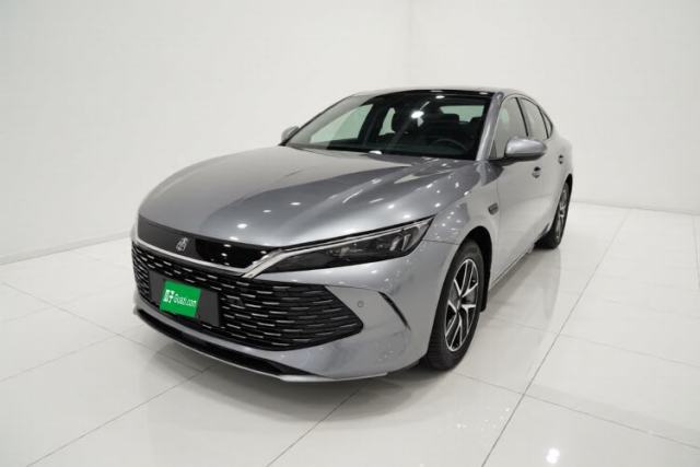 Ojetý BYD Qin L 2025 DM-i Smart Drive 120KM Superior Model