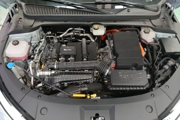 Used BYD Qin L 2025 DM-i Smart Drive 120KM Superior Model Engine Bay