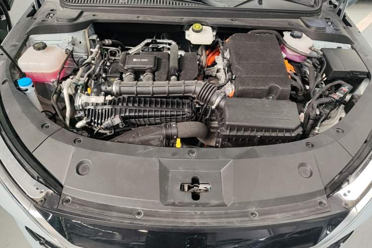 Used BYD Qin L 2025 DM-i Smart Drive 120KM Superior Model Engine Bay