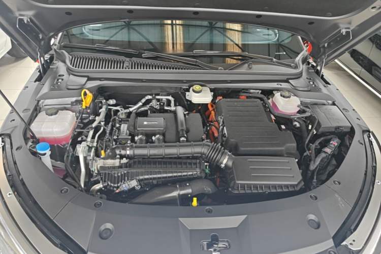 Used BYD Qin L 2025 DM-i Smart Drive 80KM Leading Model Engine Bay