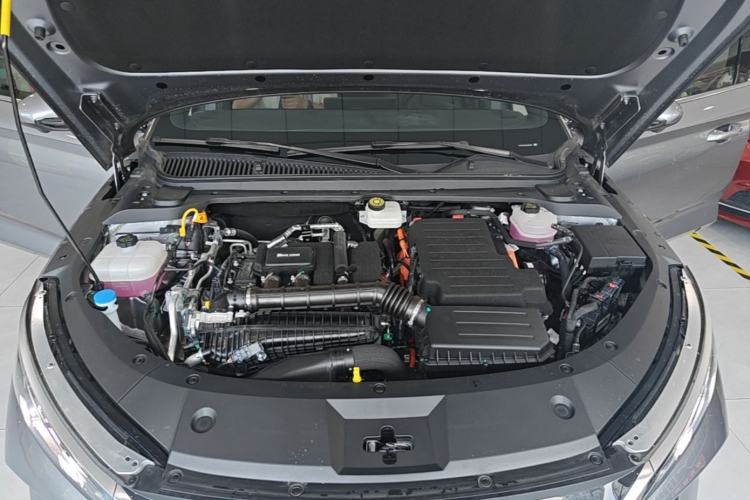 Used BYD Qin L 2025 DM-i Smart Drive 80KM Leading Model Engine Bay