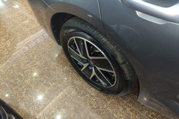 Used BYD Qin L 2025 DM-i Smart Drive 120KM Leading Model Exterior 5