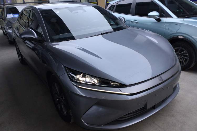 Used BYD Qin L 2025 EV 545KM Beyond Version Front Right 45 Deg