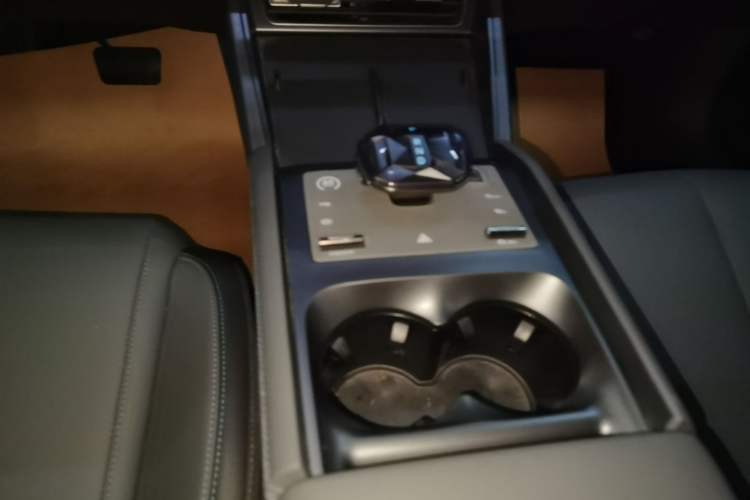 Used BYD Qin L 2025 DM-i Smart Drive 80KM Leading Model Gear Lever