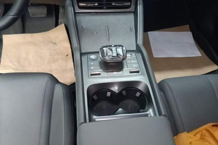 Used BYD Qin L 2025 DM-i Smart Drive 120KM Superior Model Gear Lever