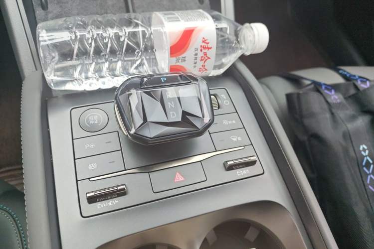 Used BYD Qin L 2025 DM-i Smart Drive 80KM Leading Model Gear Lever