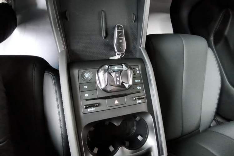 Used BYD Qin L 2025 DM-i Smart Drive 80KM Leading Model Gear Lever