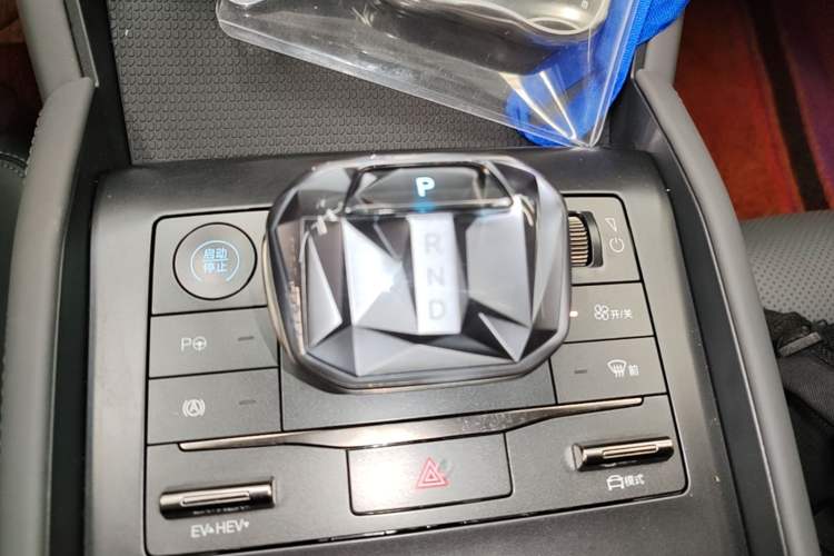 Used BYD Qin L 2025 DM-i Smart Drive 120KM Leading Model Gear Lever