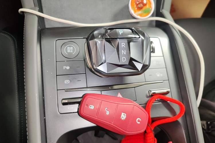 Used BYD Qin L 2025 DM-i Smart Drive 120KM Superior Model Gear Lever
