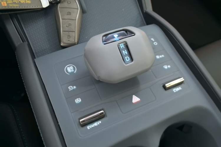 Used BYD Qin L 2025 DM-i Smart Drive 80KM Leading Model Gear Lever