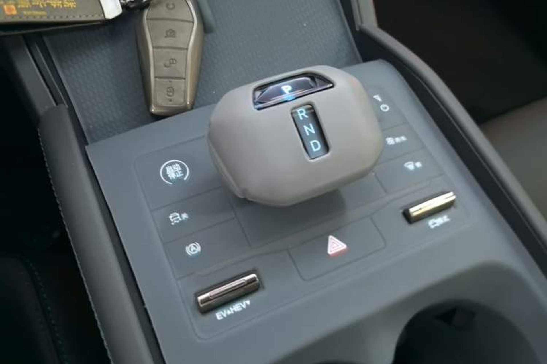 Used BYD Qin L 2025 DM-i Smart Drive 80KM Leading Model Gear Lever