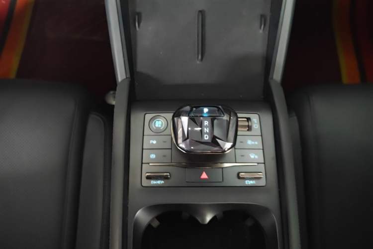 Used BYD Qin L 2025 DM-i Smart Drive 80KM Leading Model Gear Lever