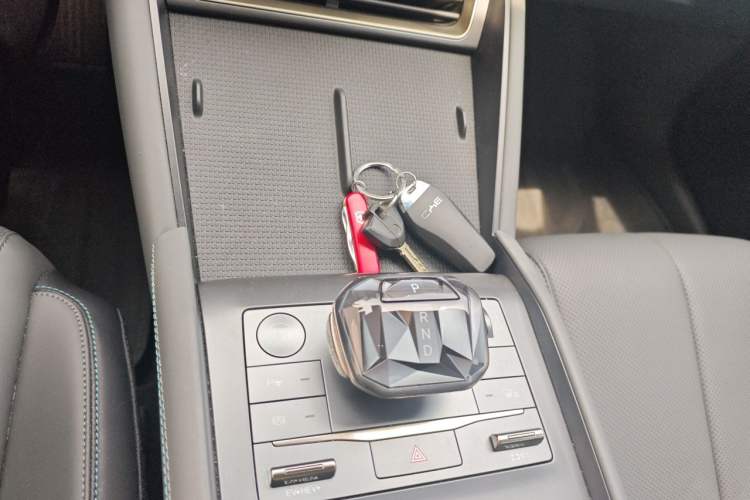 Used BYD Qin L 2025 DM-i Smart Drive 120KM Leading Model Gear Lever