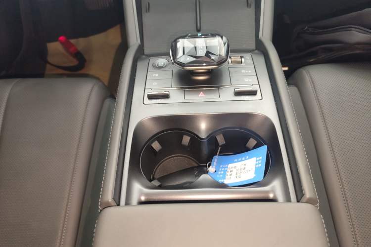 Used BYD Qin L 2025 DM-i Smart Drive 120KM Leading Model Gear Lever