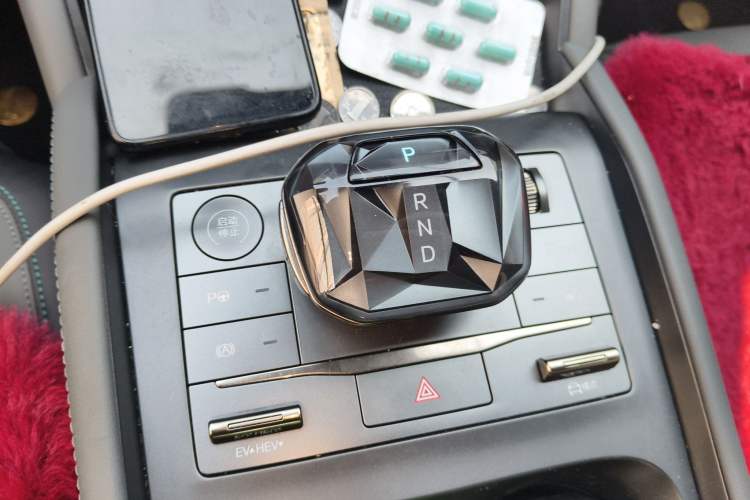 Used BYD Qin L 2025 DM-i Smart Drive 120KM Leading Model Gear Lever