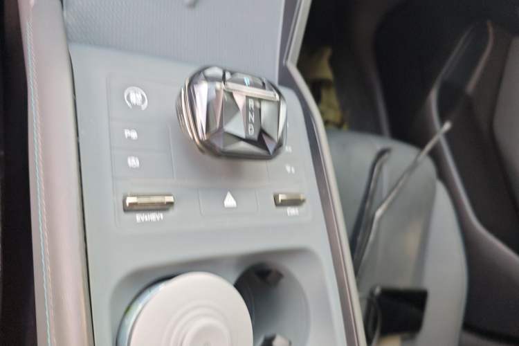 Used BYD Qin L 2025 DM-i Smart Drive 80KM Leading Model Gear Lever
