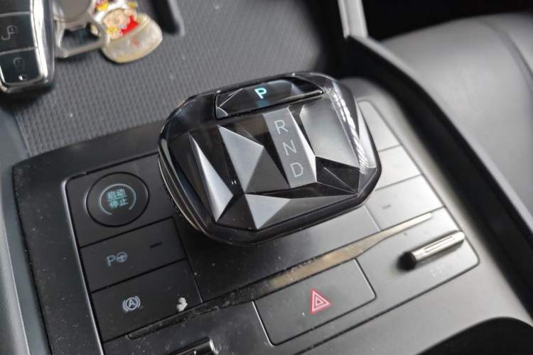 Used BYD Qin L 2025 DM-i Smart Drive 80KM Leading Model Gear Lever