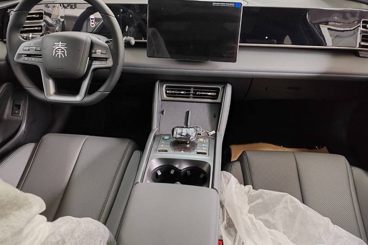 Used BYD Qin L 2025 DM-i Smart Drive 80KM Superior Model Interior 1