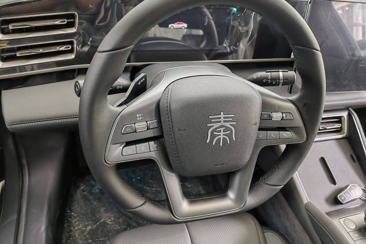 Used BYD Qin L 2025 DM-i Smart Drive 80KM Superior Model Interior 2