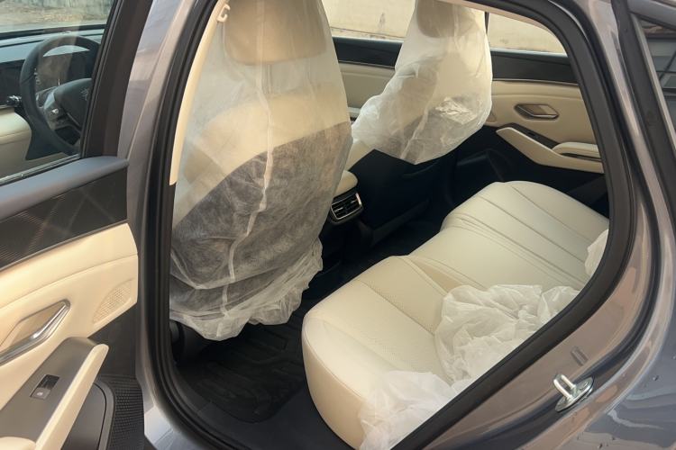 Used BYD Qin L 2025 DM-i Smart Drive 80KM Leading Model Interior 3
