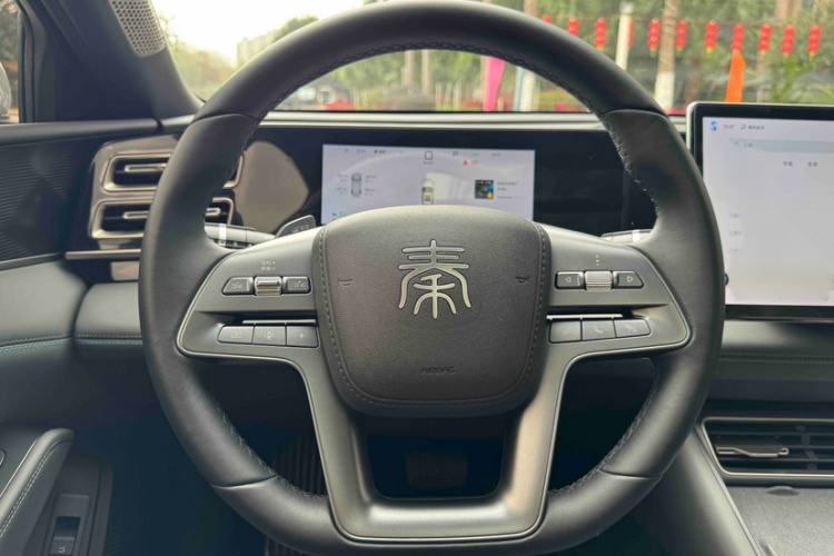 Used BYD Qin L 2025 DM-i Smart Drive 120KM Superior Model Interior 3