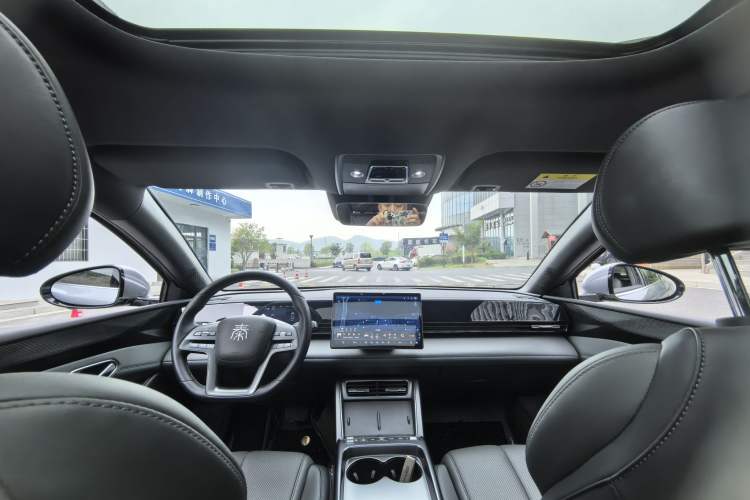 Used BYD Qin L 2025 EV 470KM Leading Edition Interior 3