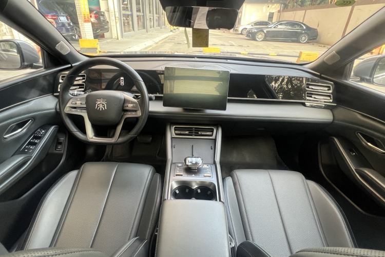 Used BYD Qin L 2025 DM-i Smart Drive 120KM Leading Model Interior 4