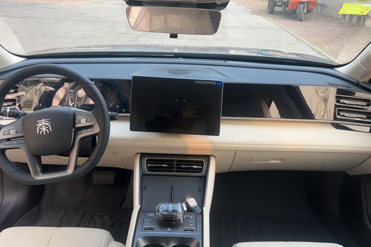 Used BYD Qin L 2025 DM-i Smart Drive 80KM Leading Model Interior 4