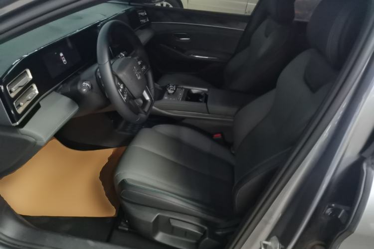 Used BYD Qin L 2025 DM-i Smart Drive 80KM Leading Model Left Front Seat