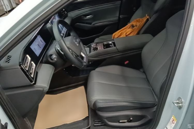 Used BYD Qin L 2025 DM-i Smart Drive 120KM Superior Model Left Front Seat