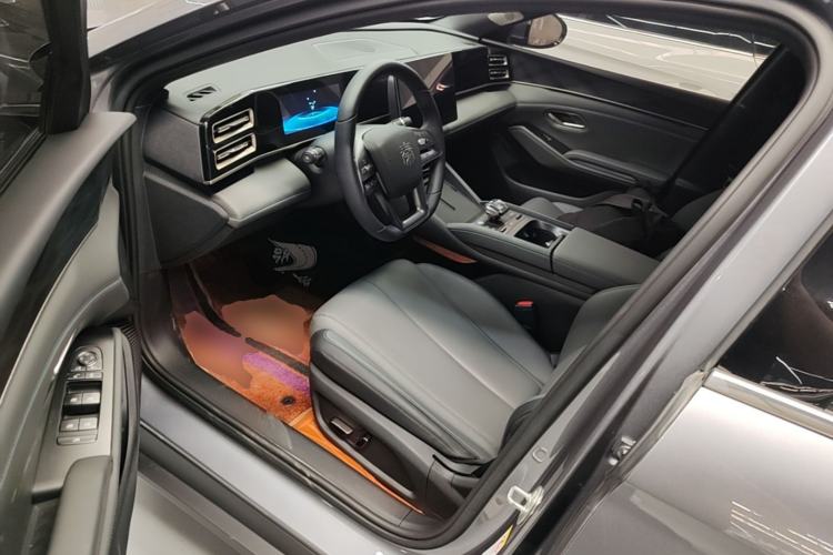 Used BYD Qin L 2025 DM-i Smart Drive 120KM Leading Model Left Front Seat