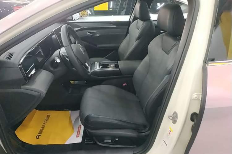 Used BYD Qin L 2025 EV 545KM Excellence Edition Left Front Seat
