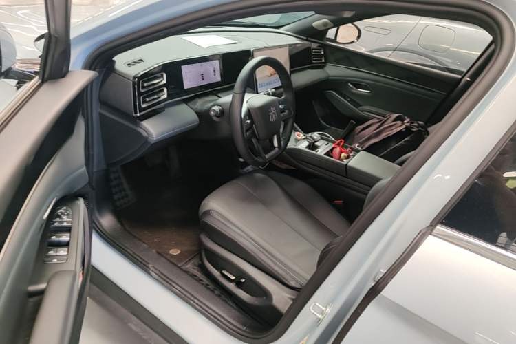 Used BYD Qin L 2025 DM-i Smart Drive 120KM Superior Model Left Front Seat