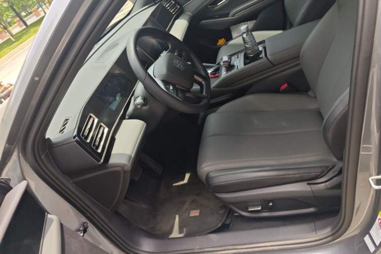 Used BYD Qin L 2025 DM-i Smart Drive 120KM Leading Model Left Front Seat